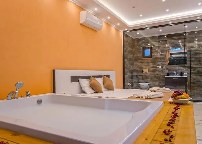 Ortac 3 Doga Icerisinde, Korunakli Villa Kaş