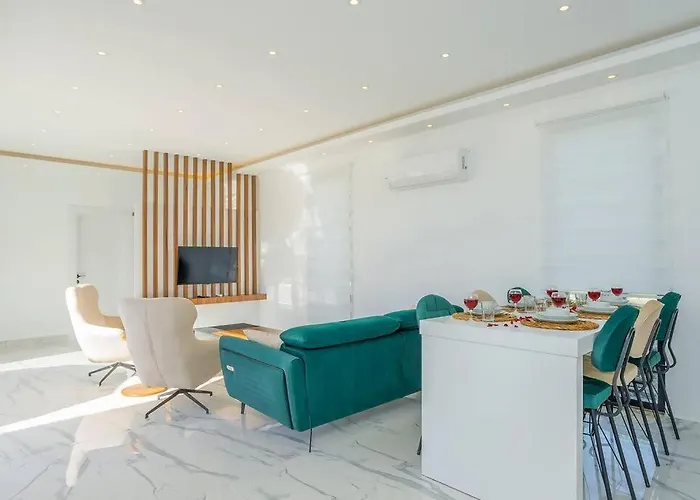 Ortac 3 Doga Icerisinde, Korunakli Villa *